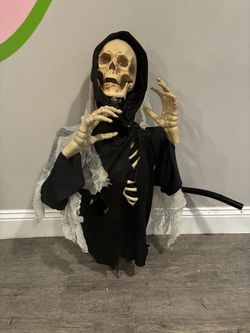 Halloween Lawn Fog Machine Skeleton with Stake