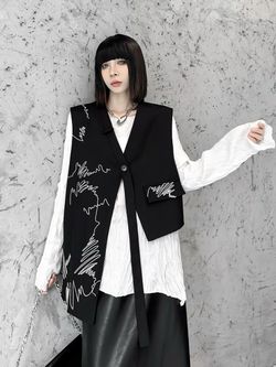 Sleeveless Asymmetric Buttoned Embroidered V-Neck Vest Top