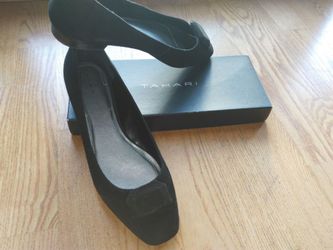New Tahari suede dress flats size 9.5