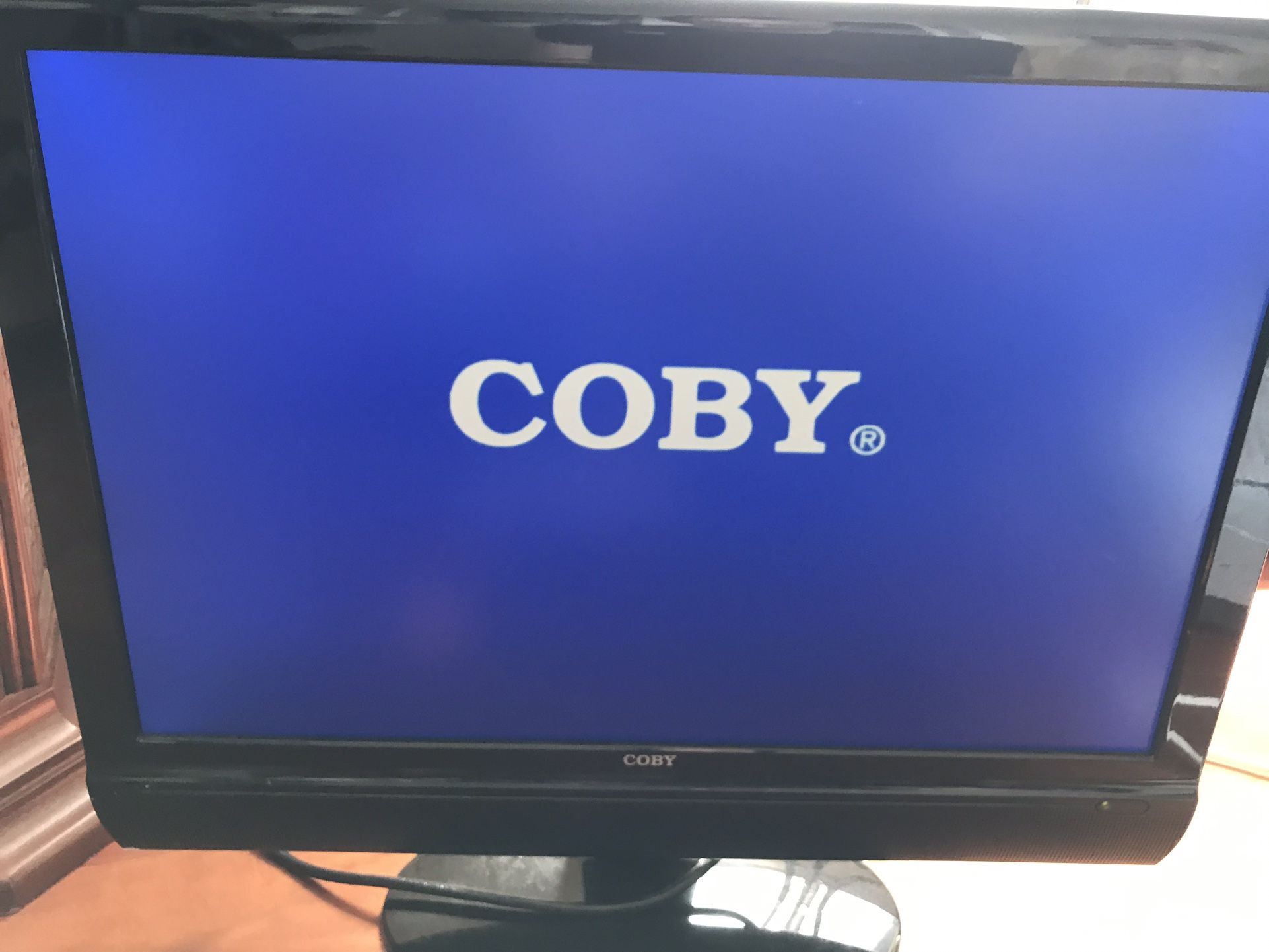Coby 24in TV With Built In DVD Player And Remote