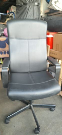 NICE OFFICE CHAIR USED BUT IN GOOD CONDITIONS