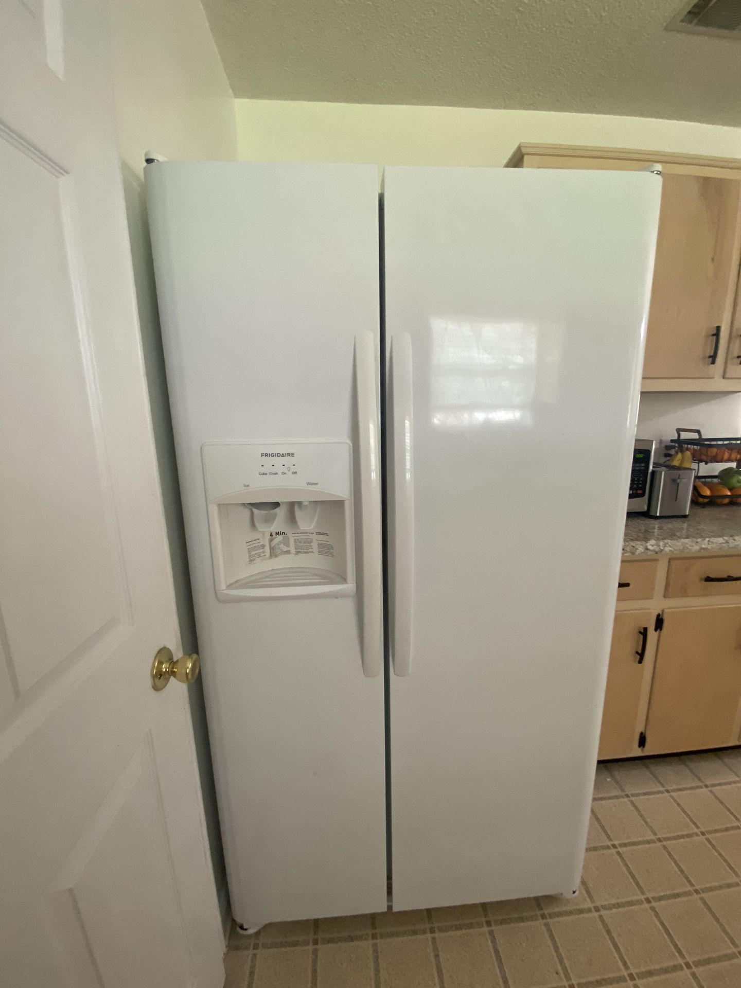 White Frigidaire refrigerator 