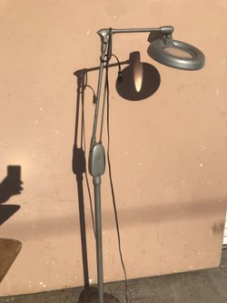 Floor Stand Magnifying Lamp. Adjustable 