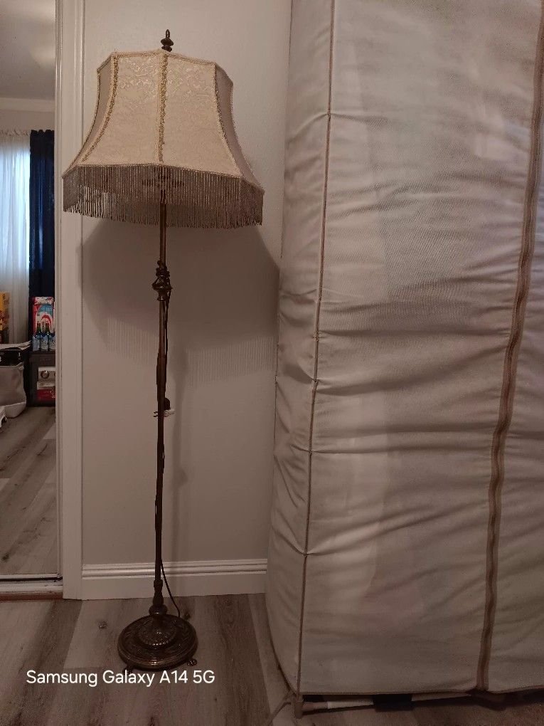 Antique lamps from the twenties to the forties