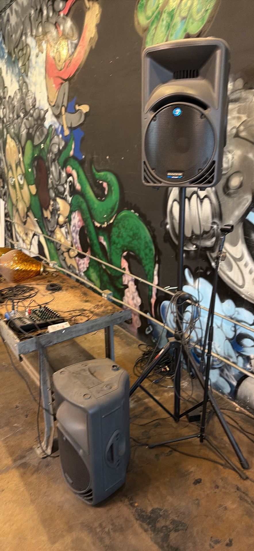 Mackie Club Quality Speakers One Stand, Mixing Board And Mik Stand