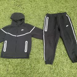 Nike Tech Reflective