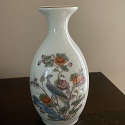 Kutani Crane Wedgewood China Vase with Gold Trim