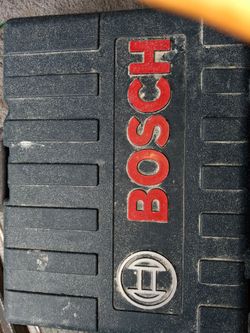 Bosch GCL100-40G Professional Green-Beam Self-Leveling Cross-Line Laser.