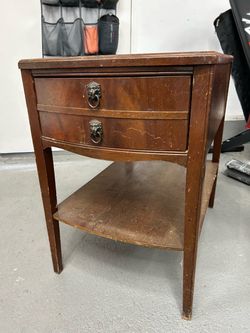 Vintage Mahogany 2-Drawer Nightstand with Lion Hardware