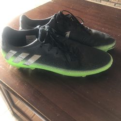 Adidas Size 9.5 Mens Soccer Cleats