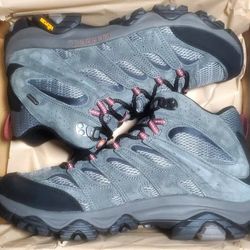 Merrell Men's Moab 3 Mid Waterproof Hiking Boots, Size 11.
