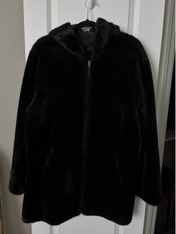 Women’s fur coat size medium/large