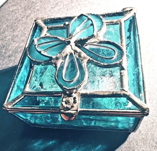 Vintage Gallery Inc Sky Blue Glass Box with Butterfly and Mirror Floor