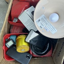 Yard Sale $1 cada cosa, $1 each one