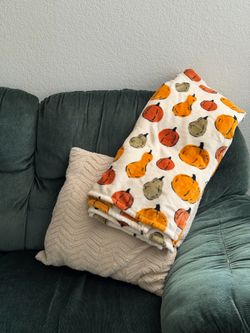 Fall cozy pumpkin blanket