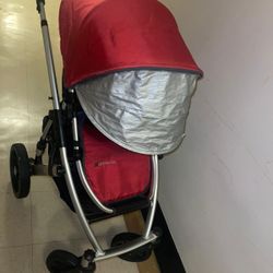 Dicembre 2024 Uppababy Vista Umbrella Stroller Red in Good Condition UPPAbaby VISTA NEW IN THE STORE AT A VSLIRE OF $350-400 let's avoid trivial and u