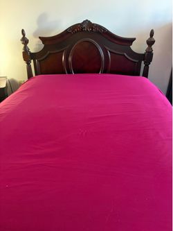 🌟 Full Size Solid Wood Bedroom Set – Mint Condition 🌟