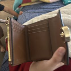 MICHEAL KORS WALLET FOR WOMENN!!