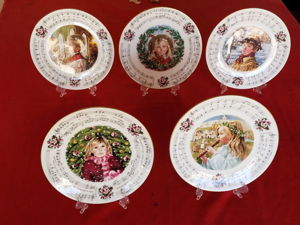 Royal Doulton Bone China Christmas Carols Plates set of 5 plates from series of 6 plates 1983, 1984, 1985, 1987 and 1988 A70V596