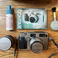 Contax G2 Rangefinder: 45mm & 21mm Lenses & Camera Bag