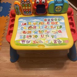 VTech Touch & Learn Activity Desk Deluxe 