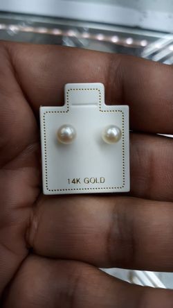 14k gold pearl studs