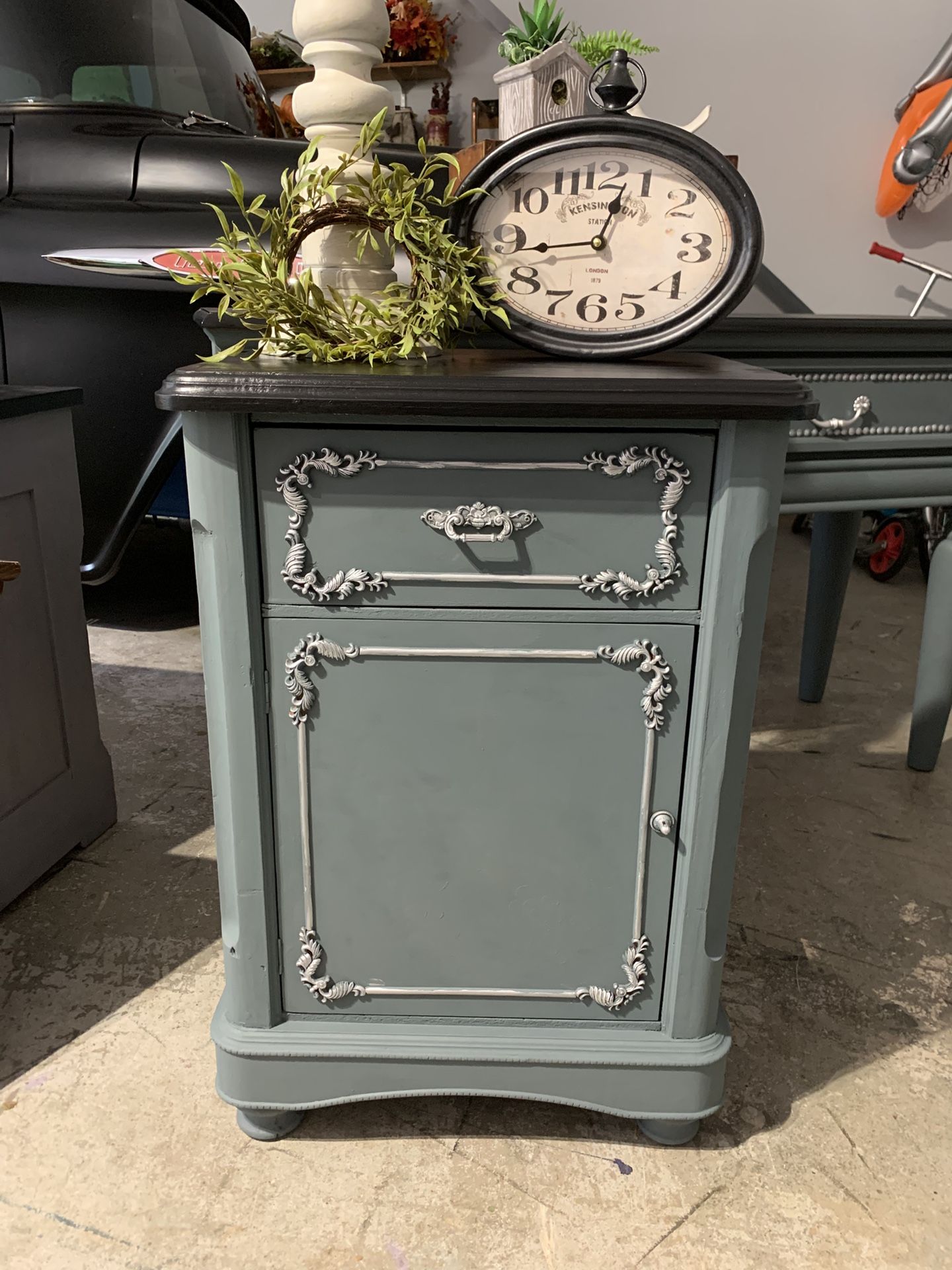 Ornate End Table/ Night Stand