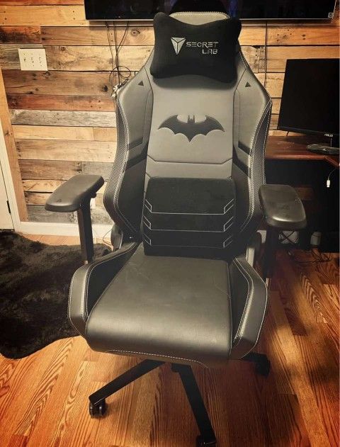 SECRETLAB-TITAN-DARK-KNIGHT-GAMING-CHAIR