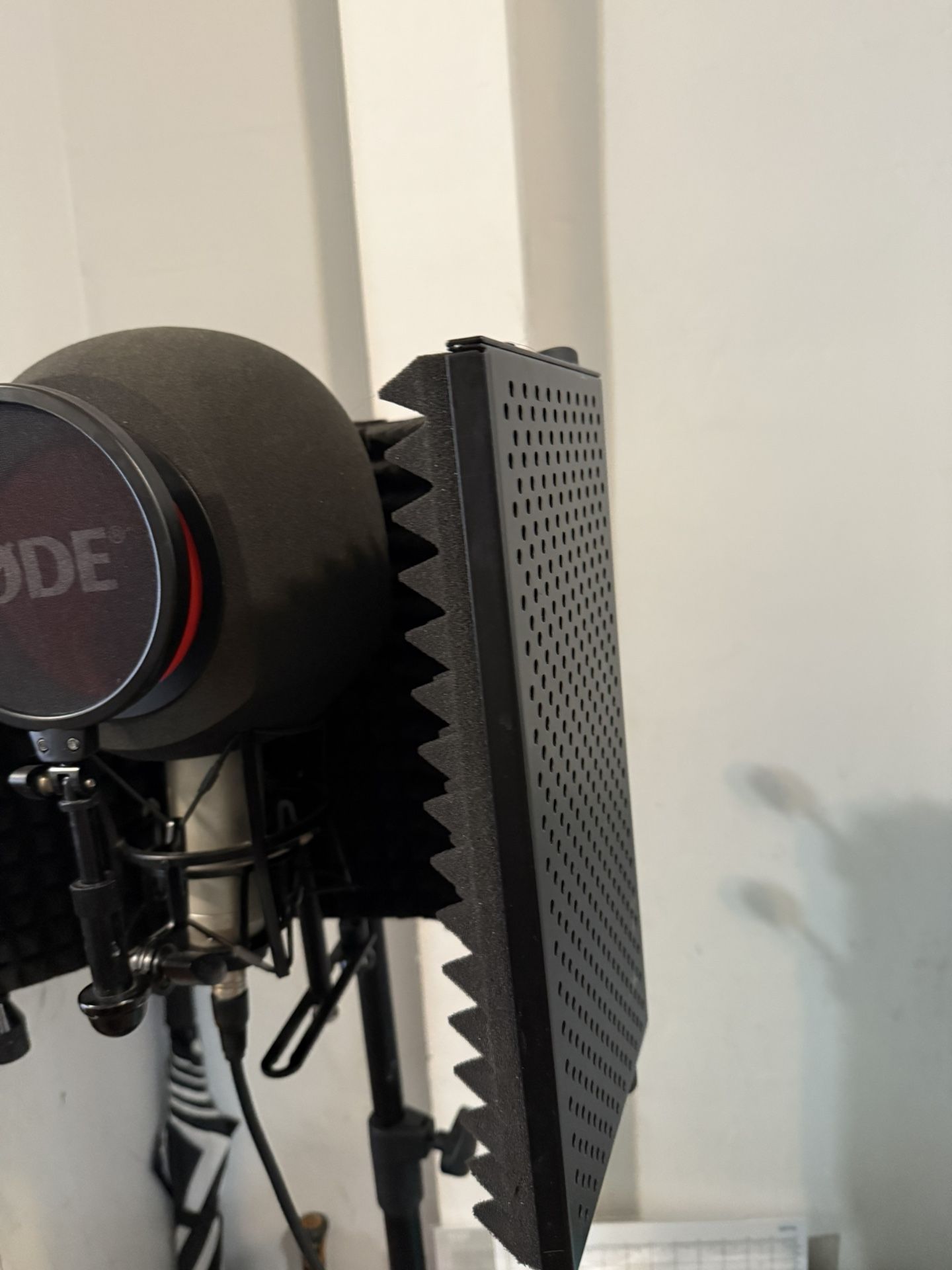 Mic Relflector Shield & Stand