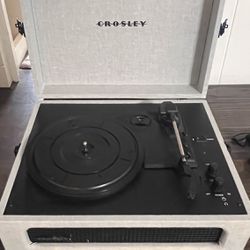 Bluetooth Vinyl Record Player - Crosley Voyager - Includes 4 Records