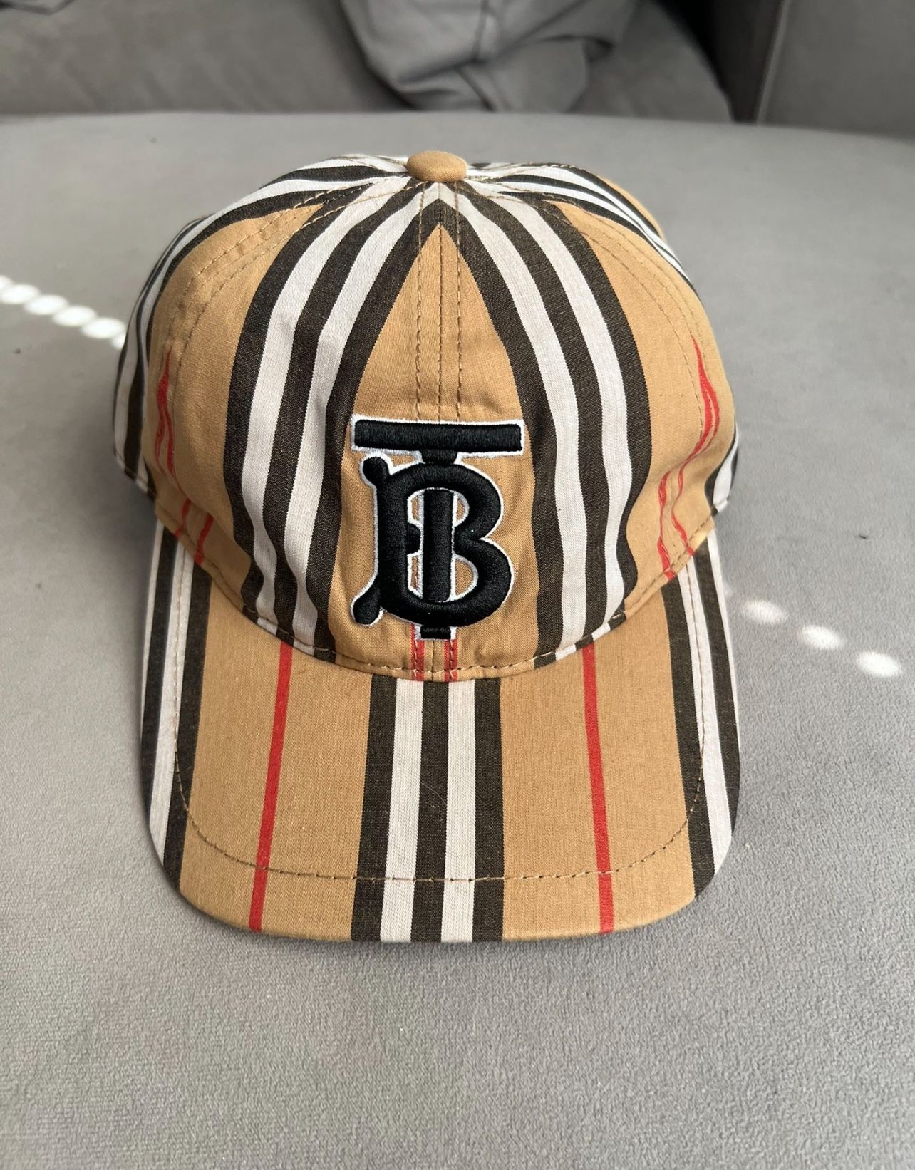 BURBERRY HAT