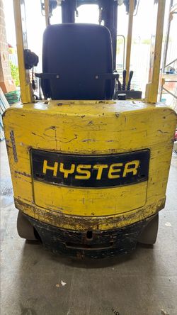 Electric Hyster Forklift with Charger