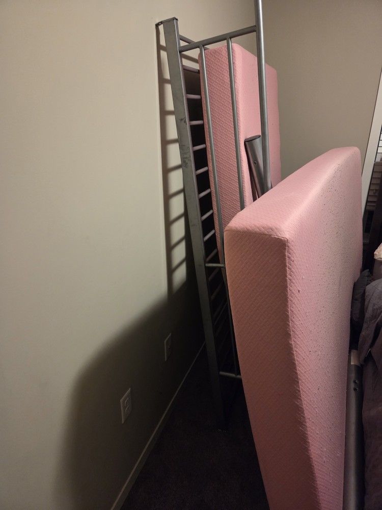 Bunked Beds For FREE.