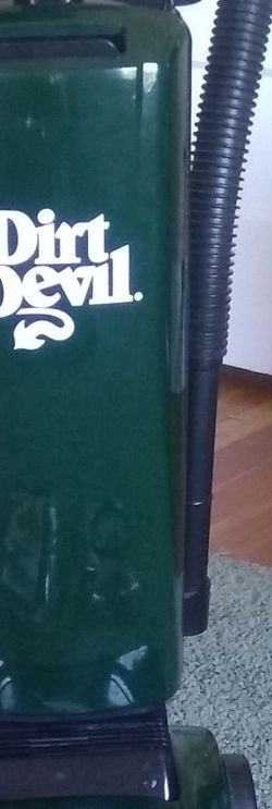 Dirt Devil Featherlite PowerSpeed Upright Vacuum Cleaner.

