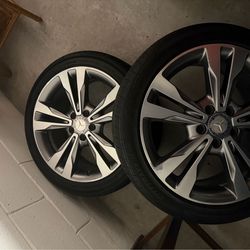 Mercedes-Benz OEM alloy wheel with Landspider CityTraxx H/P tires. Tp sensors and OEM lock nuts.