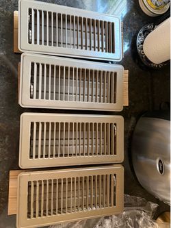 Floor air conditioner registers