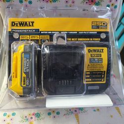 DEWALT

20V MAX POWERSTACK Compact Battery Starter Kit

(697)


