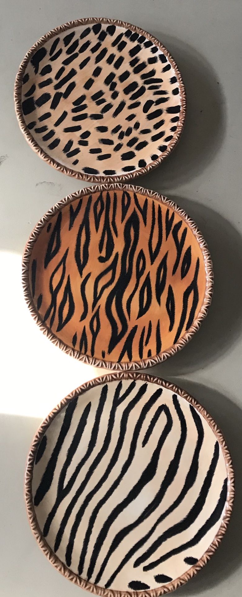 3 leopard decorative plates