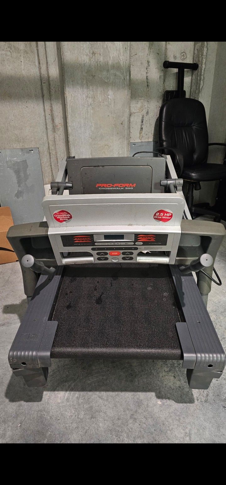 Pro-Form Crosswalk 390 Treadmill – Excellent Condition