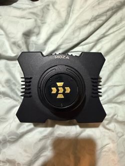 MOZA R5 Wheel base Used 9/10 condition!