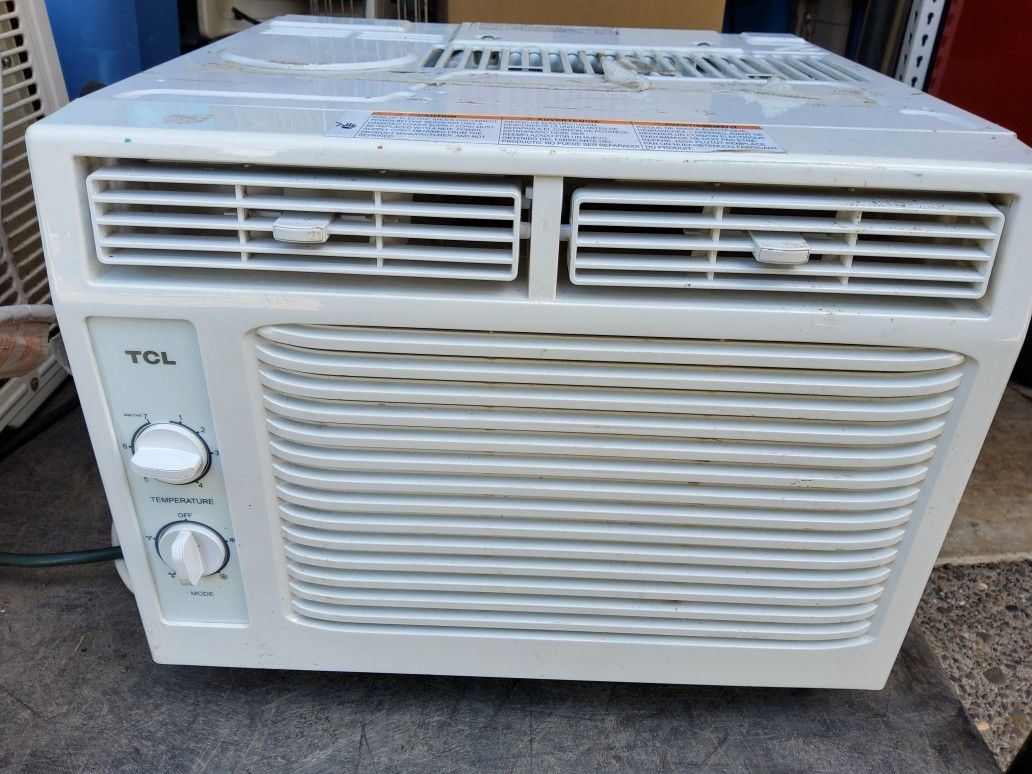 Pre-owned TCL Model#taw05cm19 window Air Conditioner 5000 BTU