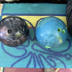 2 Columbia bowling ball’s and a Single bag