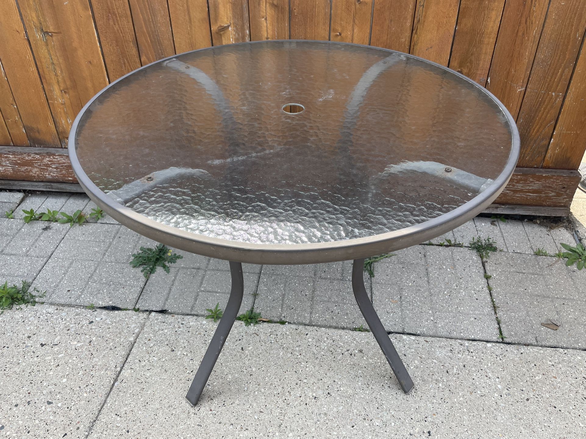 39.5” W Glass Porch Deck Dining table & Umbrella Mesa de comedor en la terraza del Patio
