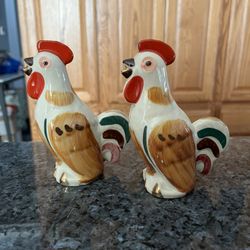 Vintage Large Chicken Rooster Ceramic Porcelain Figurine Pair of Salt and Pepper Shakers.  Size approximately 5 inches tall.  Preowned excellent condi