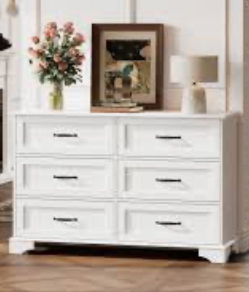 *Brand New still in box* 6 drawer dresser-White