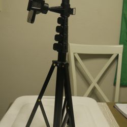 Tripod With Side Phone Holder It Can be Removed Or Adjusted 
