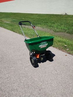 Scotts spreader