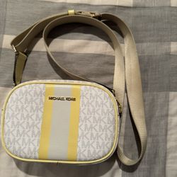 michael kors hangbag like new 