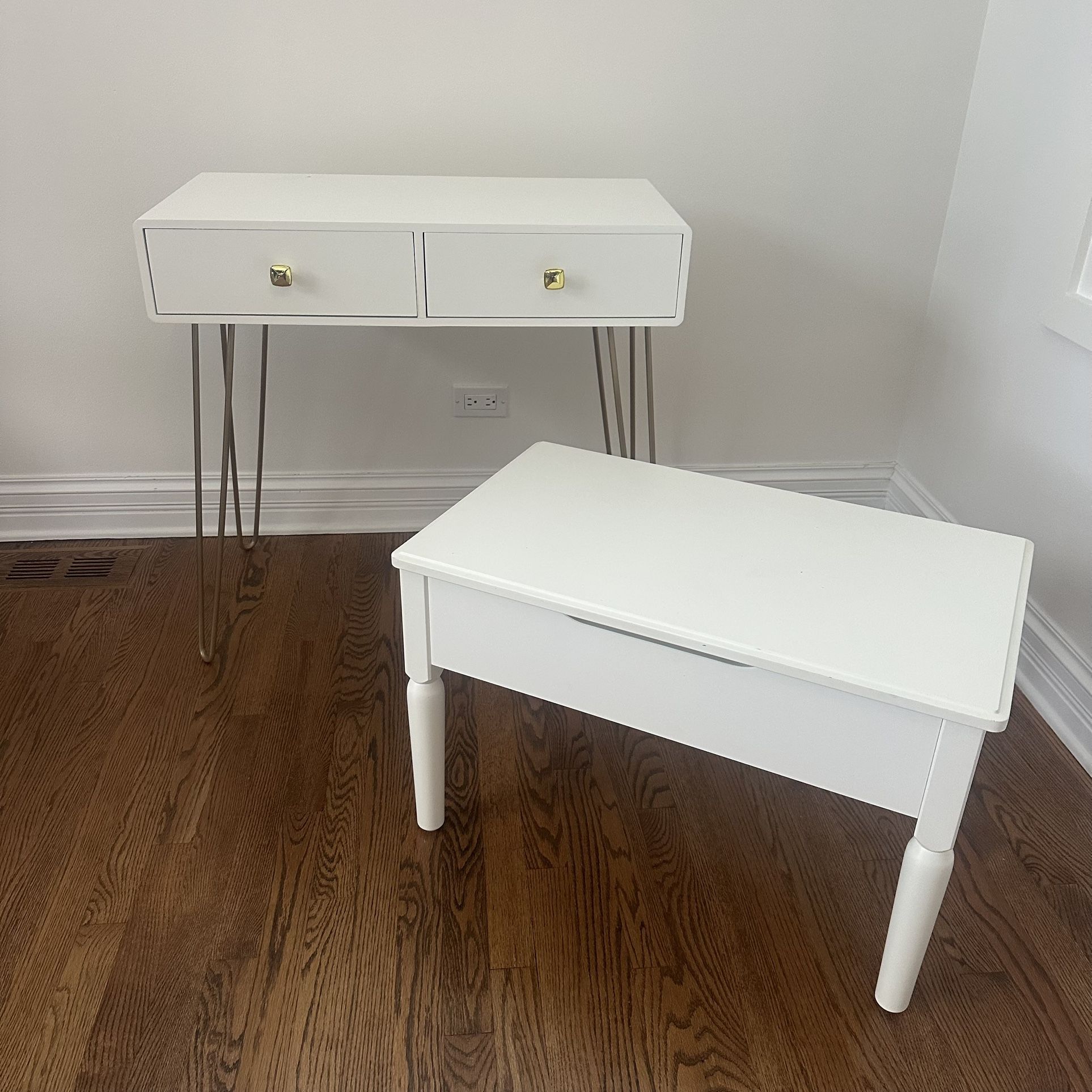 Vanity with storage stool - white with gold accents