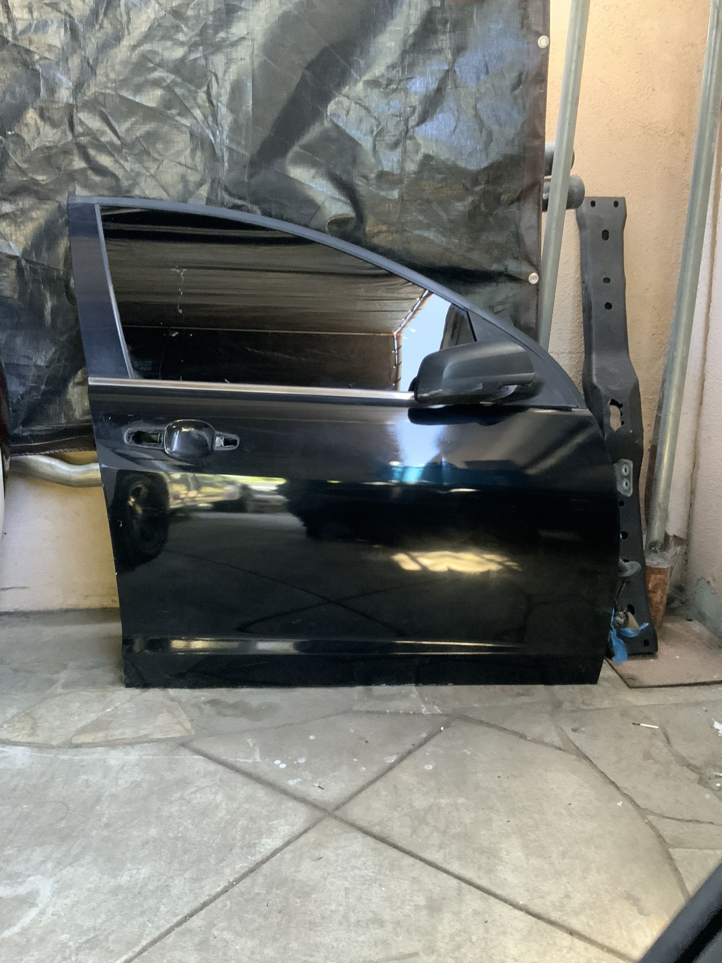 G8 Gt 2009 6.0 Right Front Door Shell